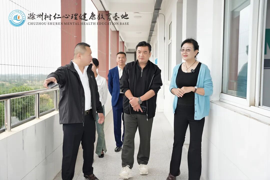 辅仁家庭教育集团聘请著名演员洪卫担任家庭教育艺术顾问